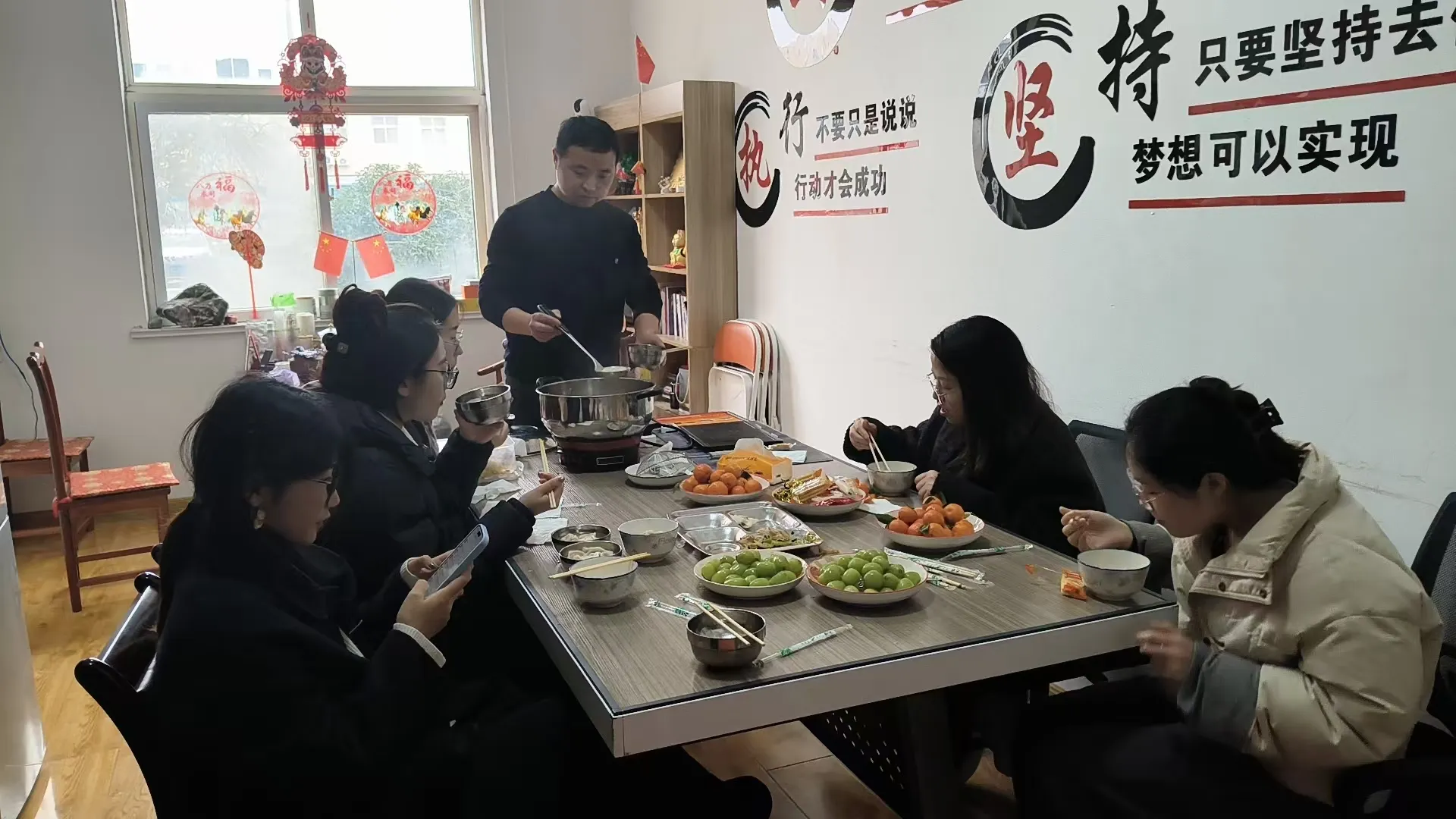 JOJO パックは唐園と一緒に元宵節を祝います